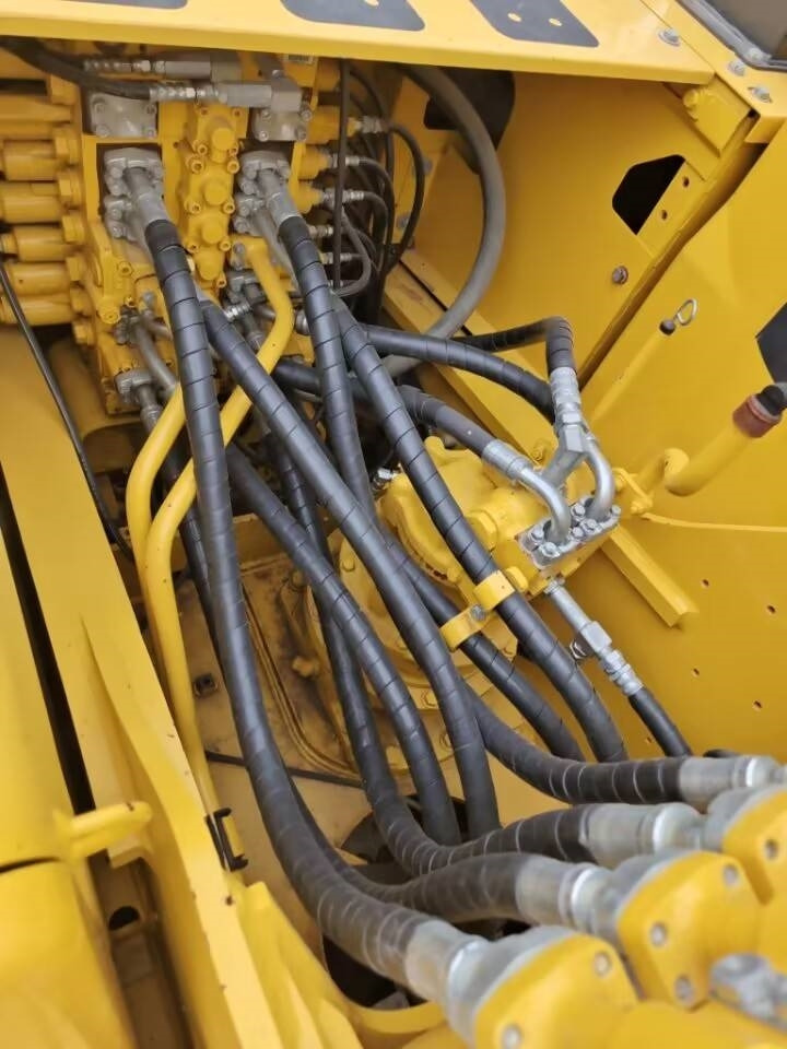 Komatsu PC 200 - Pásové rýpadlo: obrázok 3 Komatsu PC 200 - Pásové rýpadlo: obrázok 3