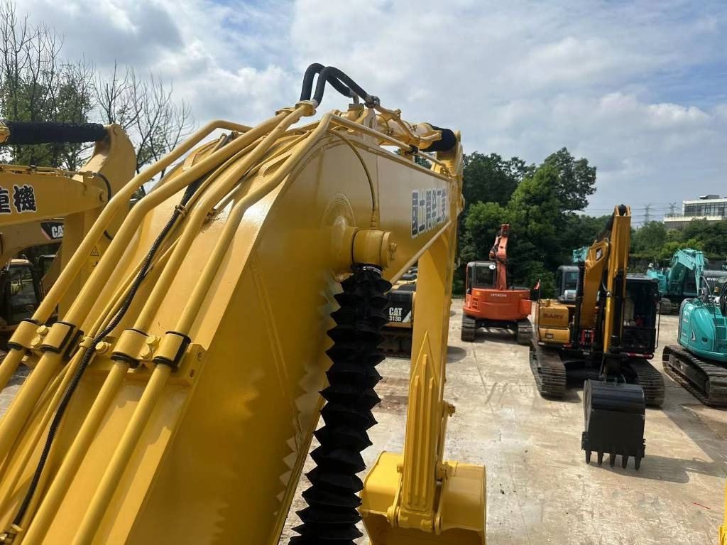 Komatsu PC 220-8 - Pásové rýpadlo: obrázok 4 Komatsu PC 220-8 - Pásové rýpadlo: obrázok 4