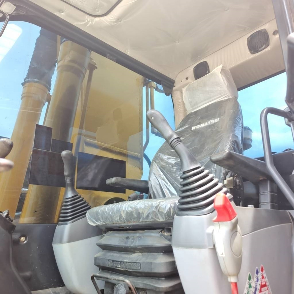 Komatsu PC 220 - Pásové rýpadlo: obrázok 5 Komatsu PC 220 - Pásové rýpadlo: obrázok 5