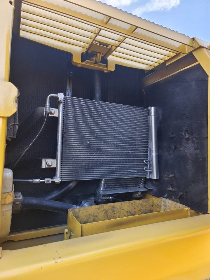 Komatsu PC 220 - Pásové rýpadlo: obrázok 5 Komatsu PC 220 - Pásové rýpadlo: obrázok 5