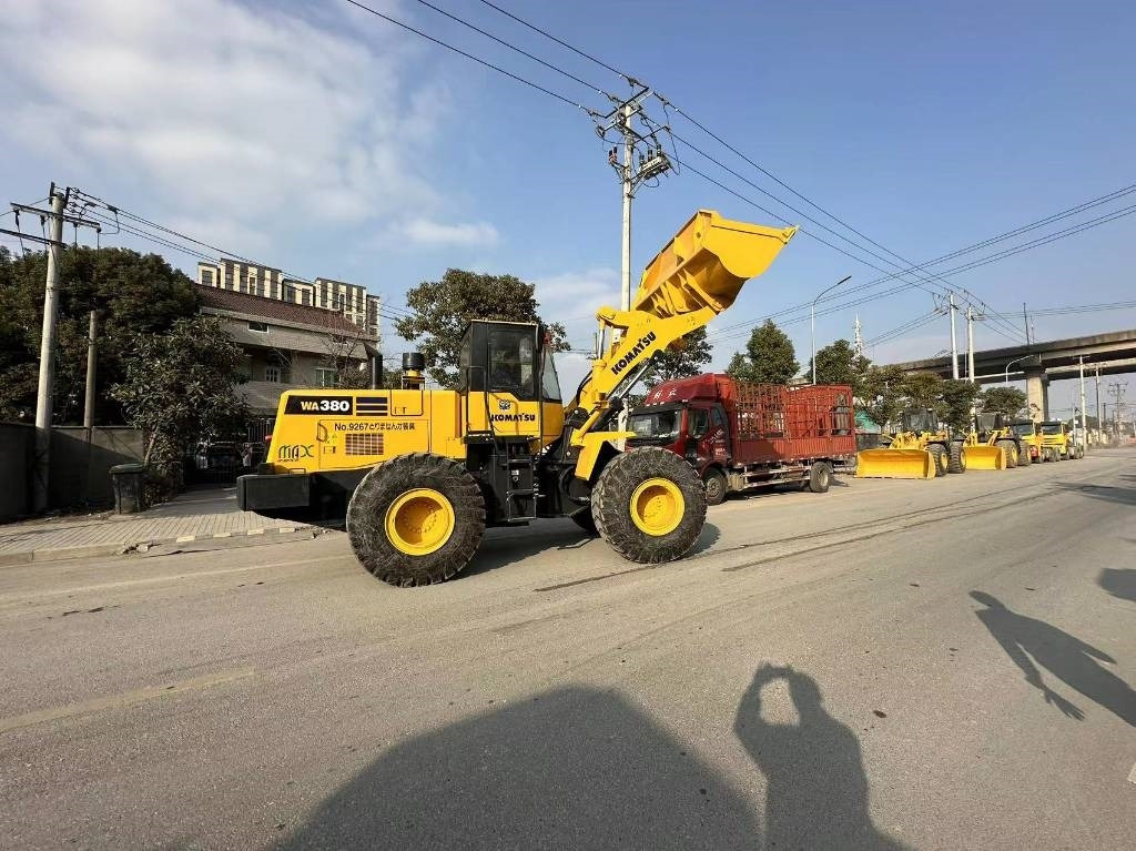 Komatsu WA 380 - Kolesový nakladač: obrázok 4 Komatsu WA 380 - Kolesový nakladač: obrázok 4
