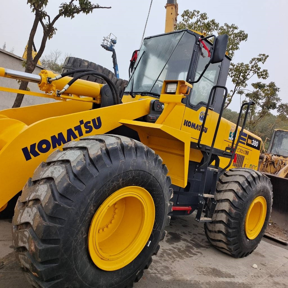 Komatsu WA 380 - Kolesový nakladač: obrázok 4 Komatsu WA 380 - Kolesový nakladač: obrázok 4