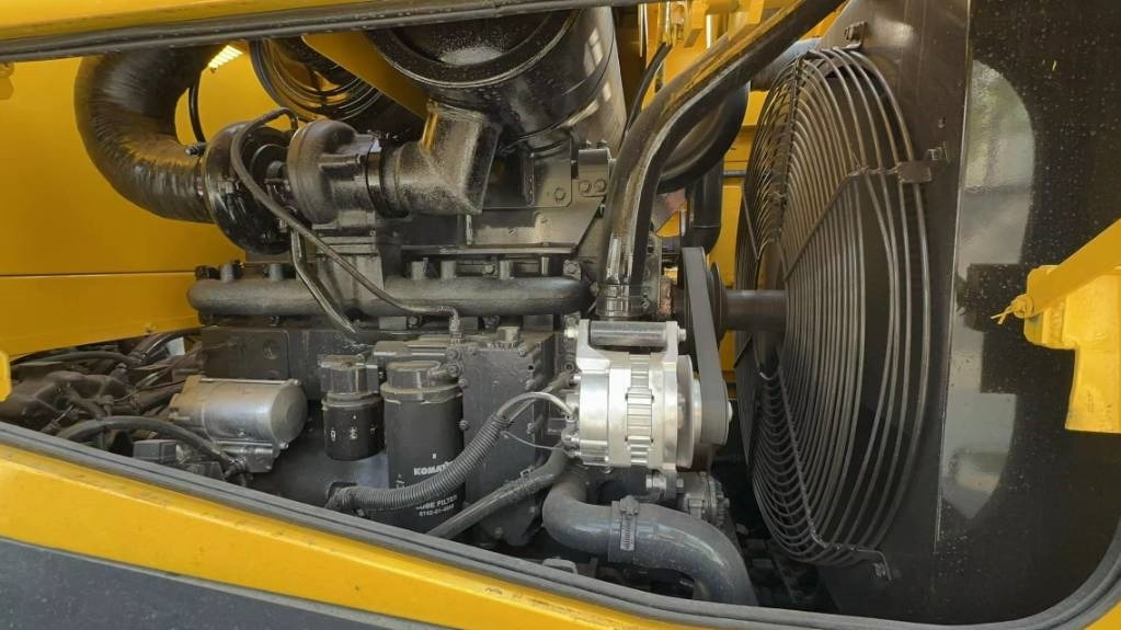 Komatsu WA 380 - Kolesový nakladač: obrázok 2 Komatsu WA 380 - Kolesový nakladač: obrázok 2