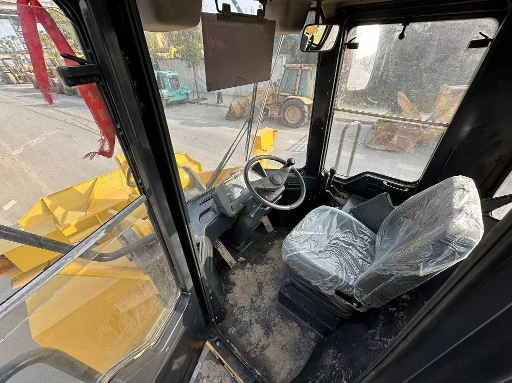 Komatsu WA 380 - Kolesový nakladač: obrázok 3 Komatsu WA 380 - Kolesový nakladač: obrázok 3