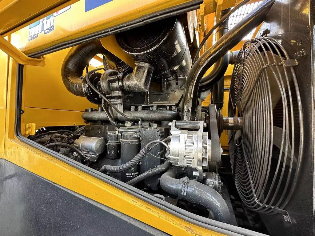 Komatsu WA 380 - Kolesový nakladač: obrázok 5 Komatsu WA 380 - Kolesový nakladač: obrázok 5