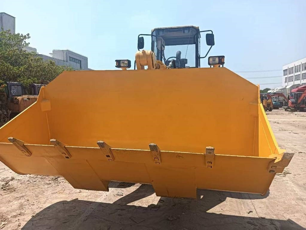 Komatsu WA 470-3 - Kolesový nakladač: obrázok 5 Komatsu WA 470-3 - Kolesový nakladač: obrázok 5