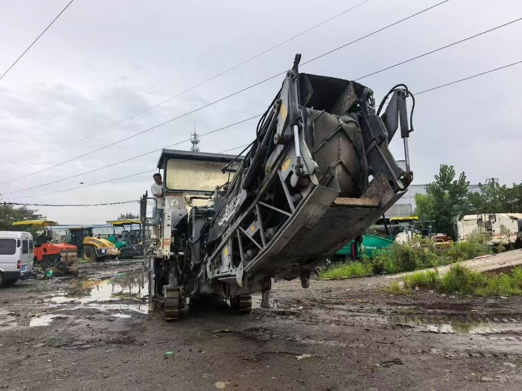 Wirtgen 1900DC - Cestná fréza: obrázok 4 Wirtgen 1900DC - Cestná fréza: obrázok 4