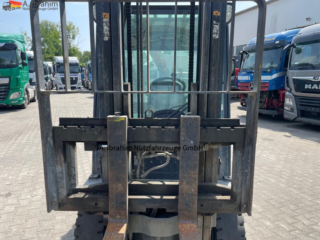 Doosan D30S-7 3000 kg Tragkraft Guter Zustand - Dieselový vysokozdvižný vozík: obrázok 2 Doosan D30S-7 3000 kg Tragkraft Guter Zustand - Dieselový vysokozdvižný vozík: obrázok 2
