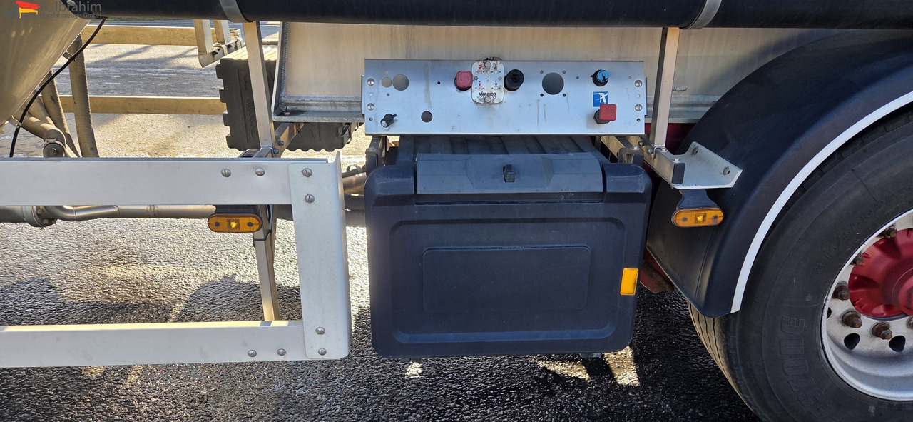 Feldbinder EUT 40.3 Liftachse, Scheibenbremse Topzustand | einsatzbereit - Silocisterna: obrázok 4 Feldbinder EUT 40.3 Liftachse, Scheibenbremse Topzustand | einsatzbereit - Silocisterna: obrázok 4