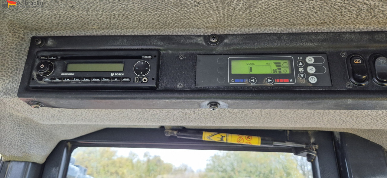 Komatsu WA 250 Zustand technisch ok, optisch 3-4 Unterlagen vorhanden - Kolesový nakladač: obrázok 5 Komatsu WA 250 Zustand technisch ok, optisch 3-4 Unterlagen vorhanden - Kolesový nakladač: obrázok 5