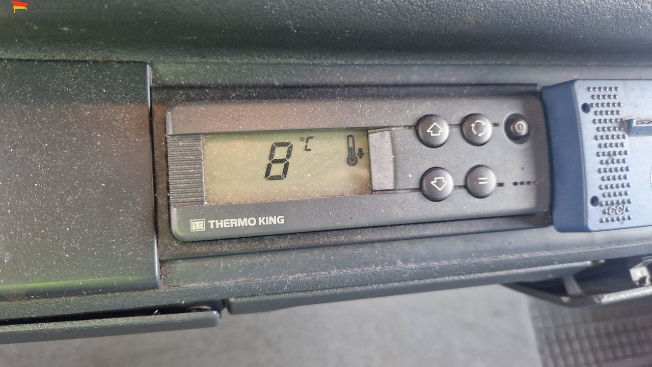 MAN 8.180 Thermokingkühlung - 30 ° sauber, 3. Gang kratzt, voll fahrbereit - Chladirenské nákladné vozidlo: obrázok 4 MAN 8.180 Thermokingkühlung - 30 ° sauber, 3. Gang kratzt, voll fahrbereit - Chladirenské nákladné vozidlo: obrázok 4
