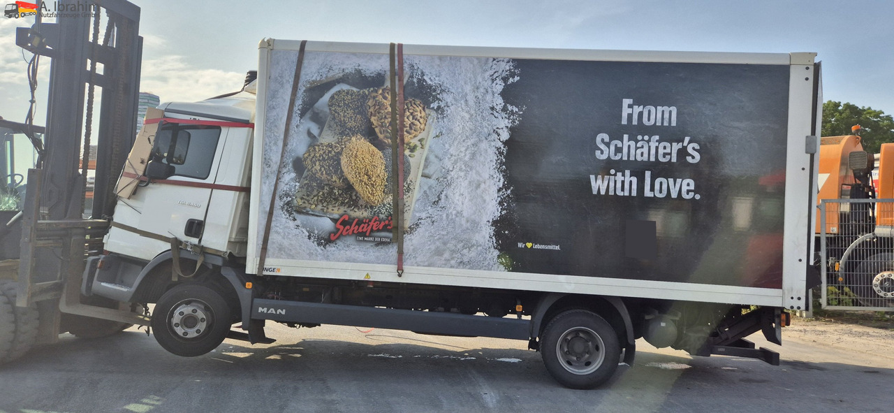 MAN TGL 8.160 4x2 Brotkoffer mit Kühlfach nicht fahrbereit ! nicht rollfähig - Chladiarenská dodávka: obrázok 1 MAN TGL 8.160 4x2 Brotkoffer mit Kühlfach nicht fahrbereit ! nicht rollfähig - Chladiarenská dodávka: obrázok 1