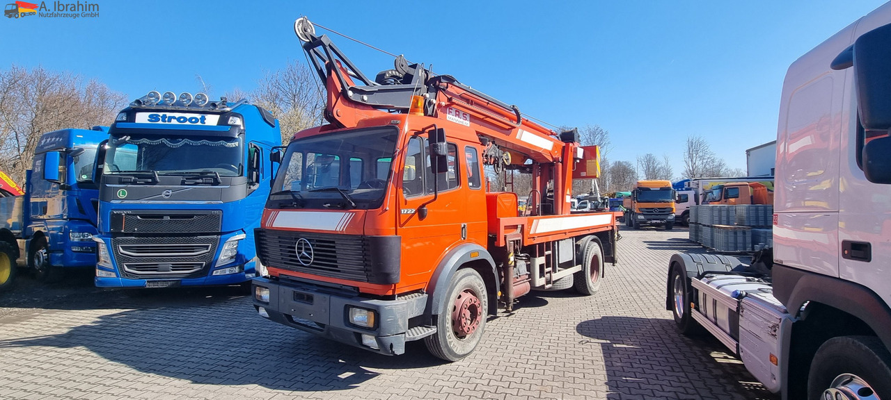 Mercedes-Benz 1722 Dachdeckerkran Cormach 30000  TECH, - Auto s hydraulickou rukou, Valníkový/ Plošinový nákladný automobil: obrázok 1 Mercedes-Benz 1722 Dachdeckerkran Cormach 30000  TECH, - Auto s hydraulickou rukou, Valníkový/ Plošinový nákladný automobil: obrázok 1