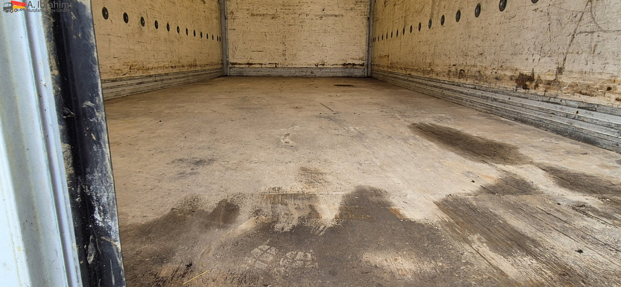 Mercedes-Benz 817 Möbelkoffer - Dodávka skriňová nadstavba: obrázok 3 Mercedes-Benz 817 Möbelkoffer - Dodávka skriňová nadstavba: obrázok 3