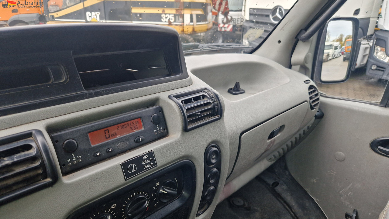 Renault 52AF, zwillingsbereift 2.8 nicht neu, aber läuft, - Furgon: obrázok 5 Renault 52AF, zwillingsbereift 2.8 nicht neu, aber läuft, - Furgon: obrázok 5