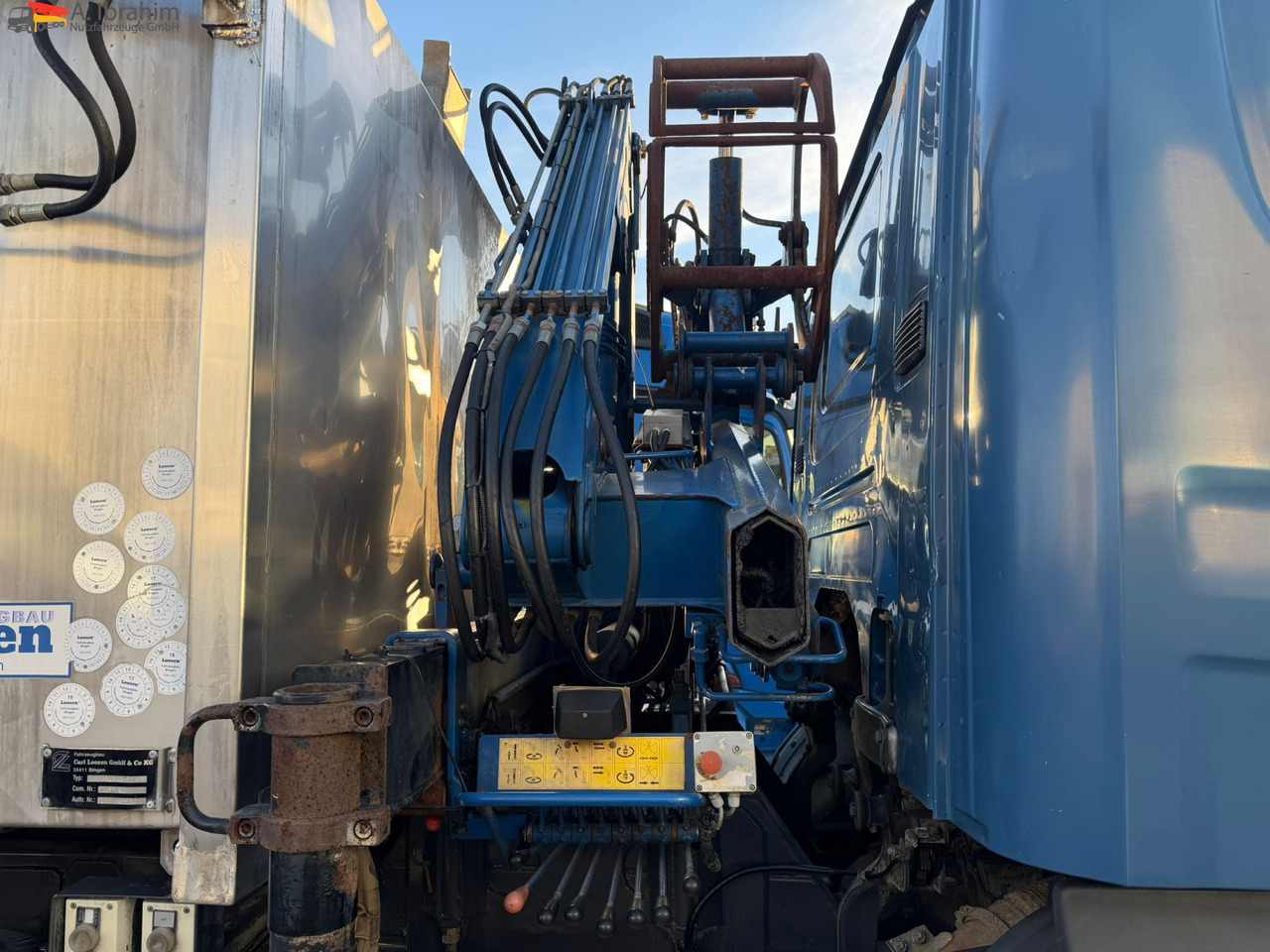 Scania B4X2 Edelstahlkipper für Tierkörperbeseitigung Kran MKG - Auto na odvoz odpadu: obrázok 5 Scania B4X2 Edelstahlkipper für Tierkörperbeseitigung Kran MKG - Auto na odvoz odpadu: obrázok 5