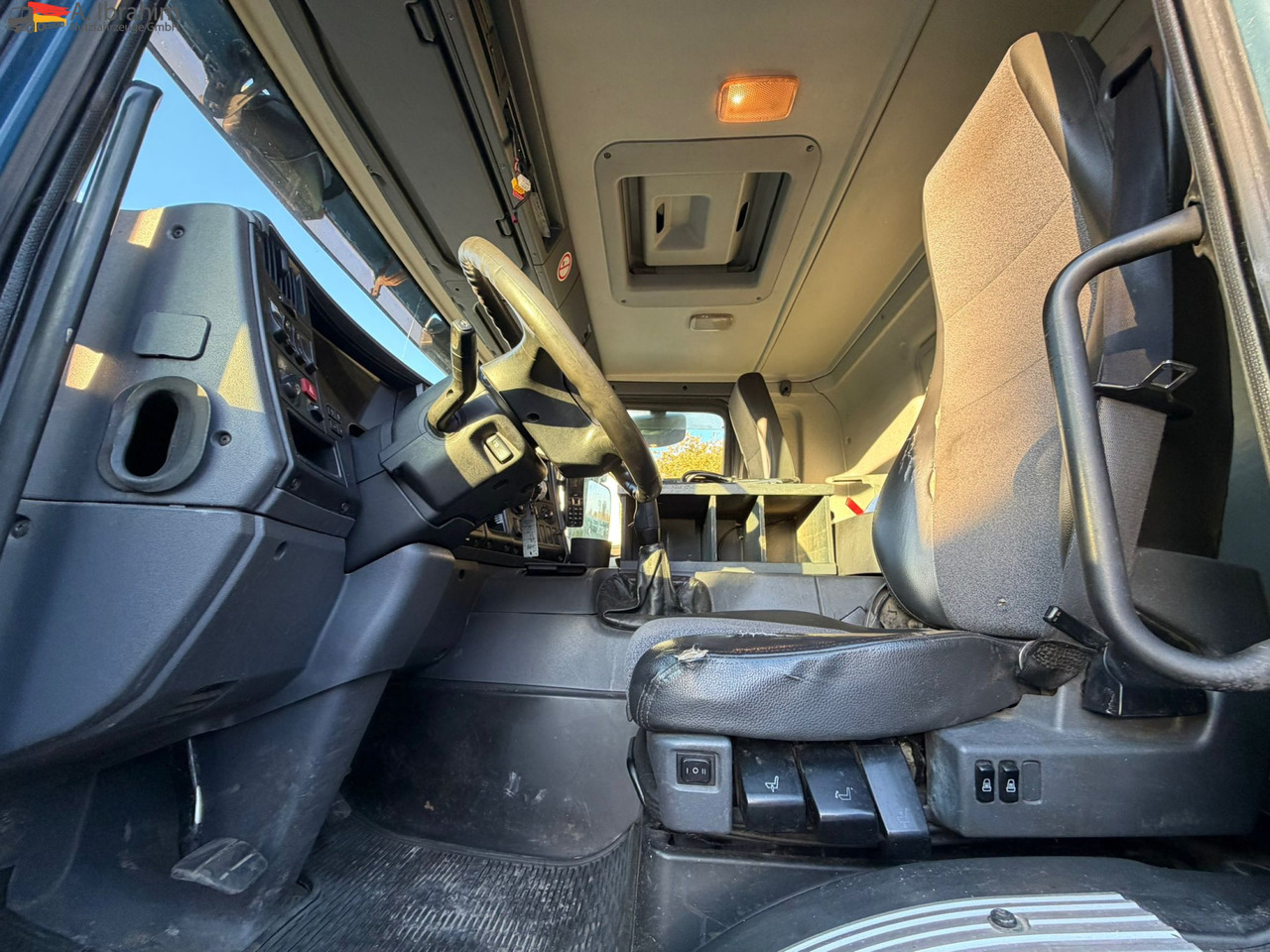 Scania B4X2 Edelstahlkipper für Tierkörperbeseitigung Kran MKG - Auto na odvoz odpadu: obrázok 2 Scania B4X2 Edelstahlkipper für Tierkörperbeseitigung Kran MKG - Auto na odvoz odpadu: obrázok 2