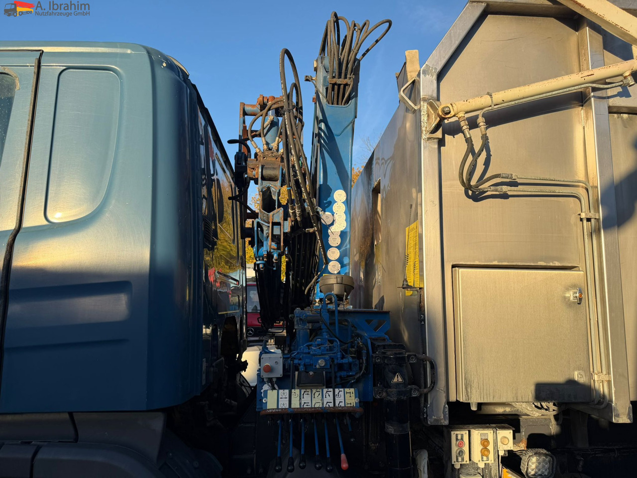 Scania B4X2 Edelstahlkipper für Tierkörperbeseitigung Kran MKG - Auto na odvoz odpadu: obrázok 4 Scania B4X2 Edelstahlkipper für Tierkörperbeseitigung Kran MKG - Auto na odvoz odpadu: obrázok 4