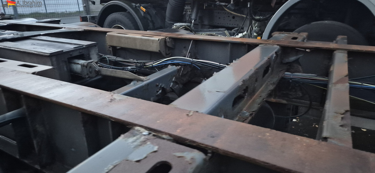 Schmitz SCF24 2x20,30,40,45 ft Multichassis, ausziehbar - Náves preprava kontajnerov/ Výmenná nadstavba: obrázok 3 Schmitz SCF24 2x20,30,40,45 ft Multichassis, ausziehbar - Náves preprava kontajnerov/ Výmenná nadstavba: obrázok 3