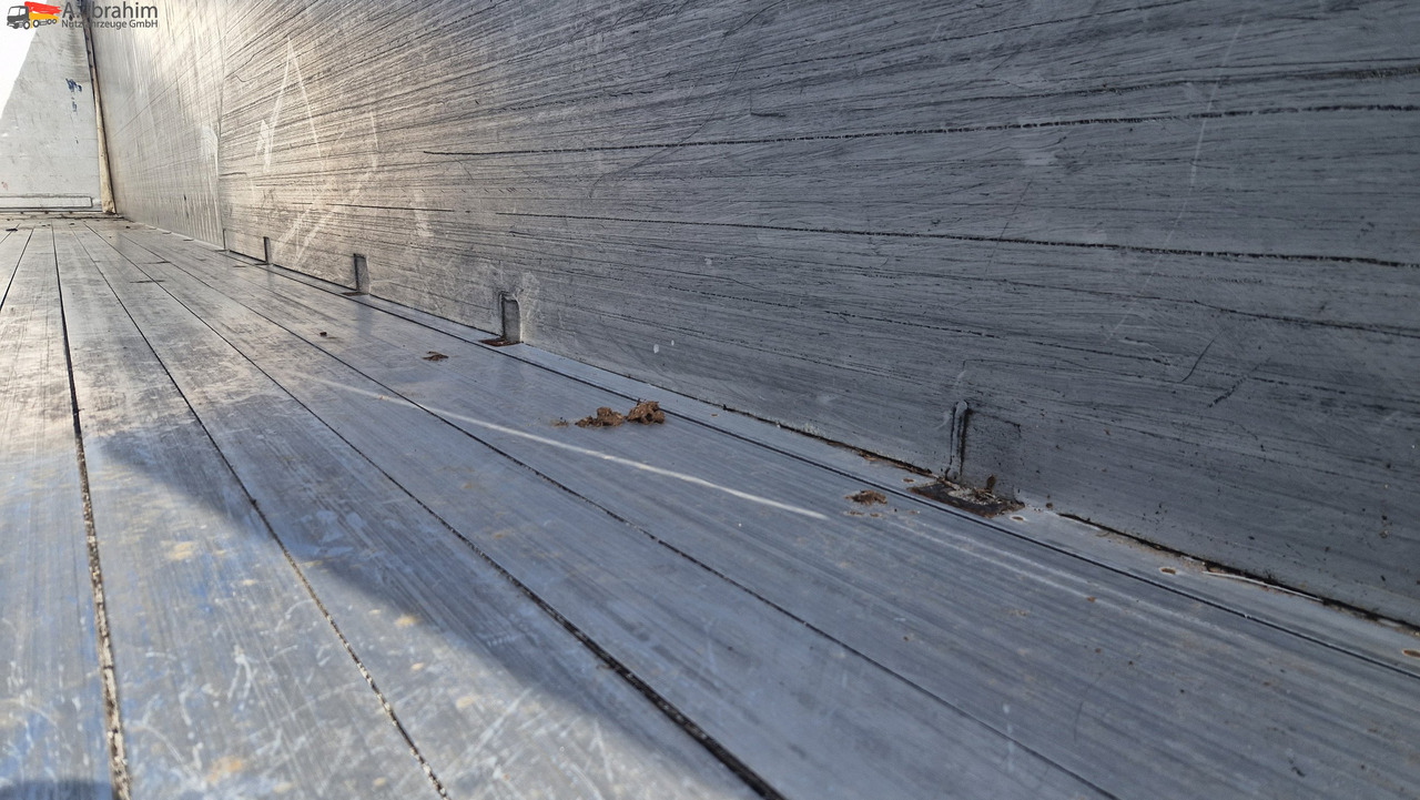 Schmitz SW 24 Schubboden, Liftachse,Ersatzradhalterung Kabelfernbedienung, Trichter - Náves s posuvnou podlahou: obrázok 3 Schmitz SW 24 Schubboden, Liftachse,Ersatzradhalterung Kabelfernbedienung, Trichter - Náves s posuvnou podlahou: obrázok 3