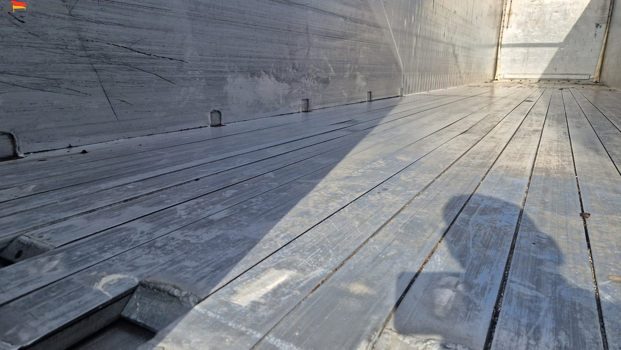 Schmitz SW 24 Schubboden, Liftachse,Ersatzradhalterung Kabelfernbedienung, Trichter - Náves s posuvnou podlahou: obrázok 2 Schmitz SW 24 Schubboden, Liftachse,Ersatzradhalterung Kabelfernbedienung, Trichter - Náves s posuvnou podlahou: obrázok 2