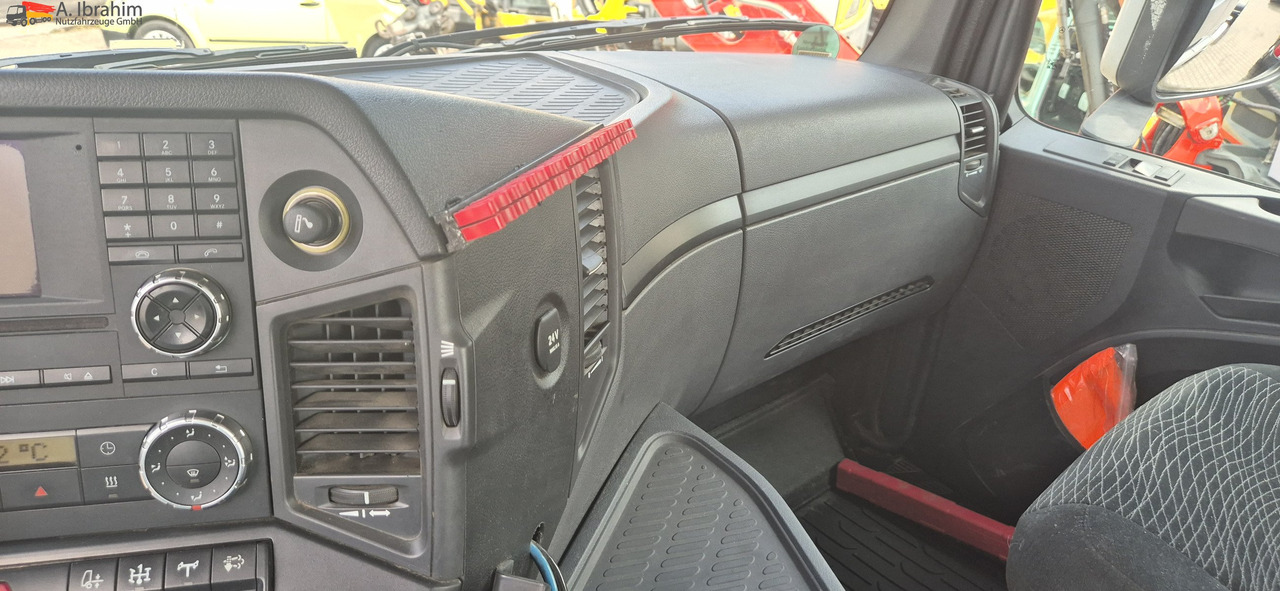 Mercedes-Benz DB 1842H 4x4 Hydrodrive Scheckheft bei Mercedes - Ťahač: obrázok 2 Mercedes-Benz DB 1842H 4x4 Hydrodrive Scheckheft bei Mercedes - Ťahač: obrázok 2