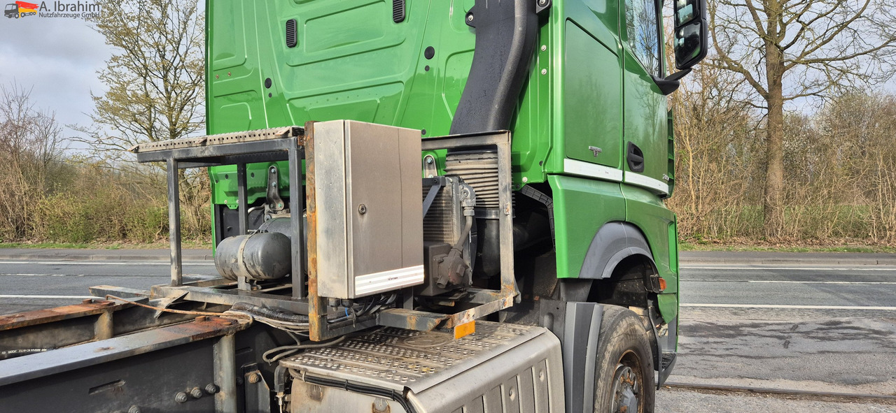 Mercedes-Benz DB 2853 4x4x2H Retarder - Ťahač: obrázok 4 Mercedes-Benz DB 2853 4x4x2H Retarder - Ťahač: obrázok 4