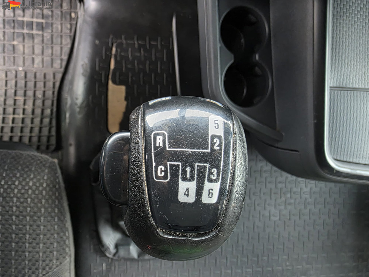 Scania R560 | 6x4 | V8 | Blatt Blatt | Schaltgetriebe |Kipphydraulik | Klima | Trommelbremse| 3 Pedals - Ťahač: obrázok 4 Scania R560 | 6x4 | V8 | Blatt Blatt | Schaltgetriebe |Kipphydraulik | Klima | Trommelbremse| 3 Pedals - Ťahač: obrázok 4