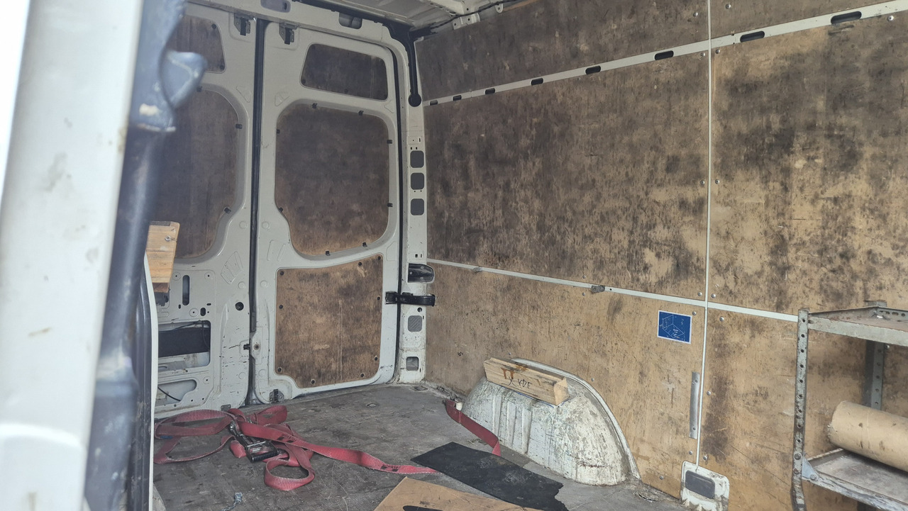 VW Crafter 2.5 Diesel Rost ja, technisch super, HU neu 01 2025 - Furgon: obrázok 5 VW Crafter 2.5 Diesel Rost ja, technisch super, HU neu 01 2025 - Furgon: obrázok 5