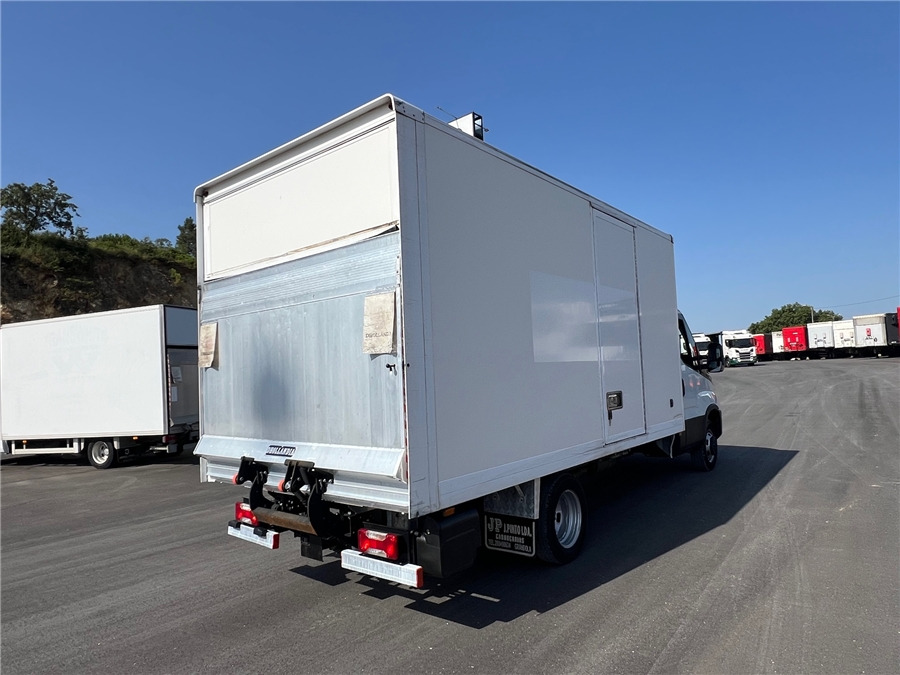 Iveco 35C16H - Skříňový nákladní auto: obrázok 4 Iveco 35C16H - Skříňový nákladní auto: obrázok 4