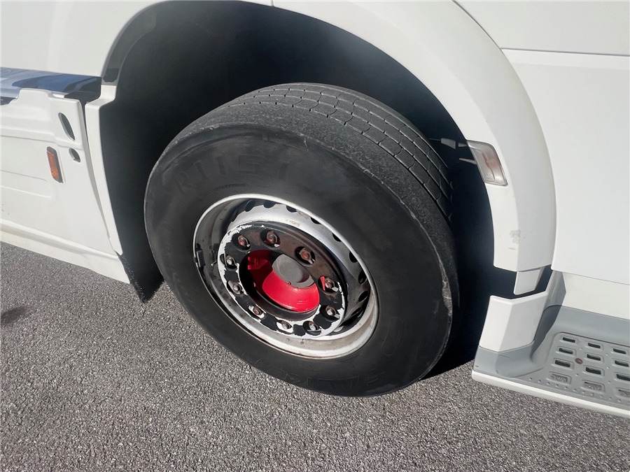 Interior photo 1: Ťahač DAF XF 105 460 Interior photo 1: Ťahač DAF XF 105 460