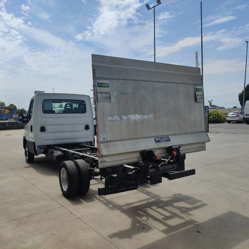 IVECO DAILY 35C14 - Dodávka: obrázok 4 IVECO DAILY 35C14 - Dodávka: obrázok 4