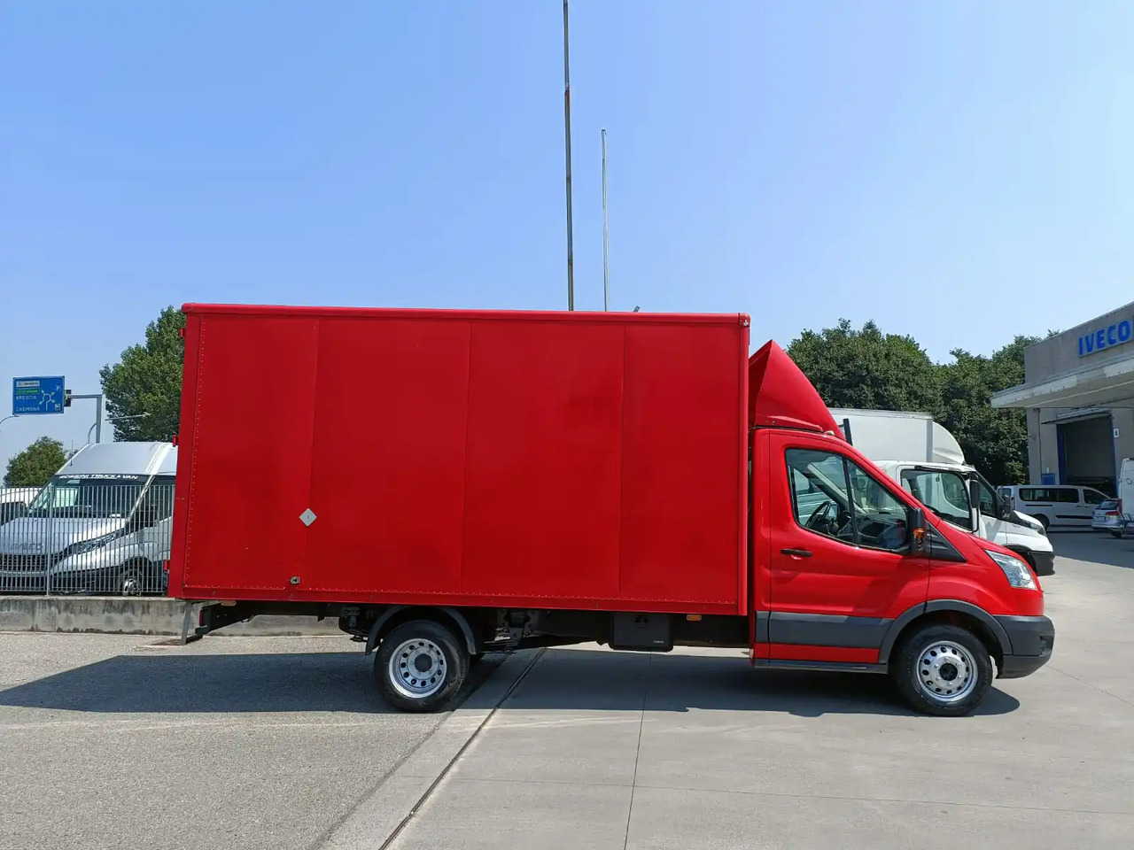 FORD TRANSIT FURGONATO BOX - Dodávka skriňová nadstavba: obrázok 2 FORD TRANSIT FURGONATO BOX - Dodávka skriňová nadstavba: obrázok 2