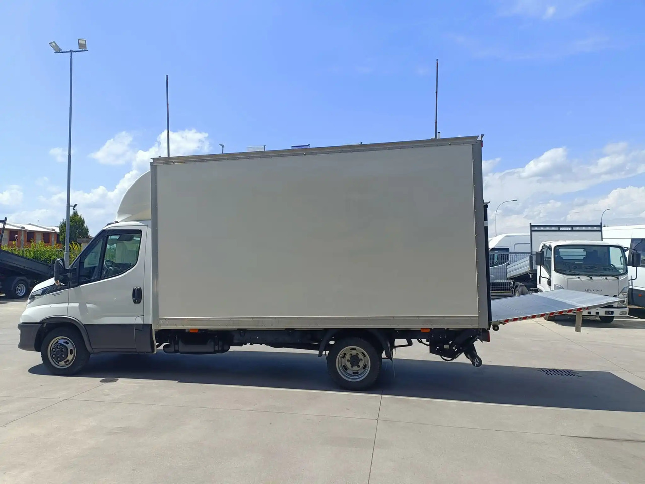 FURGONATURA BOX IDEALE PER IVECO DAILY - Skříňová nadstavba: obrázok 1 FURGONATURA BOX IDEALE PER IVECO DAILY - Skříňová nadstavba: obrázok 1