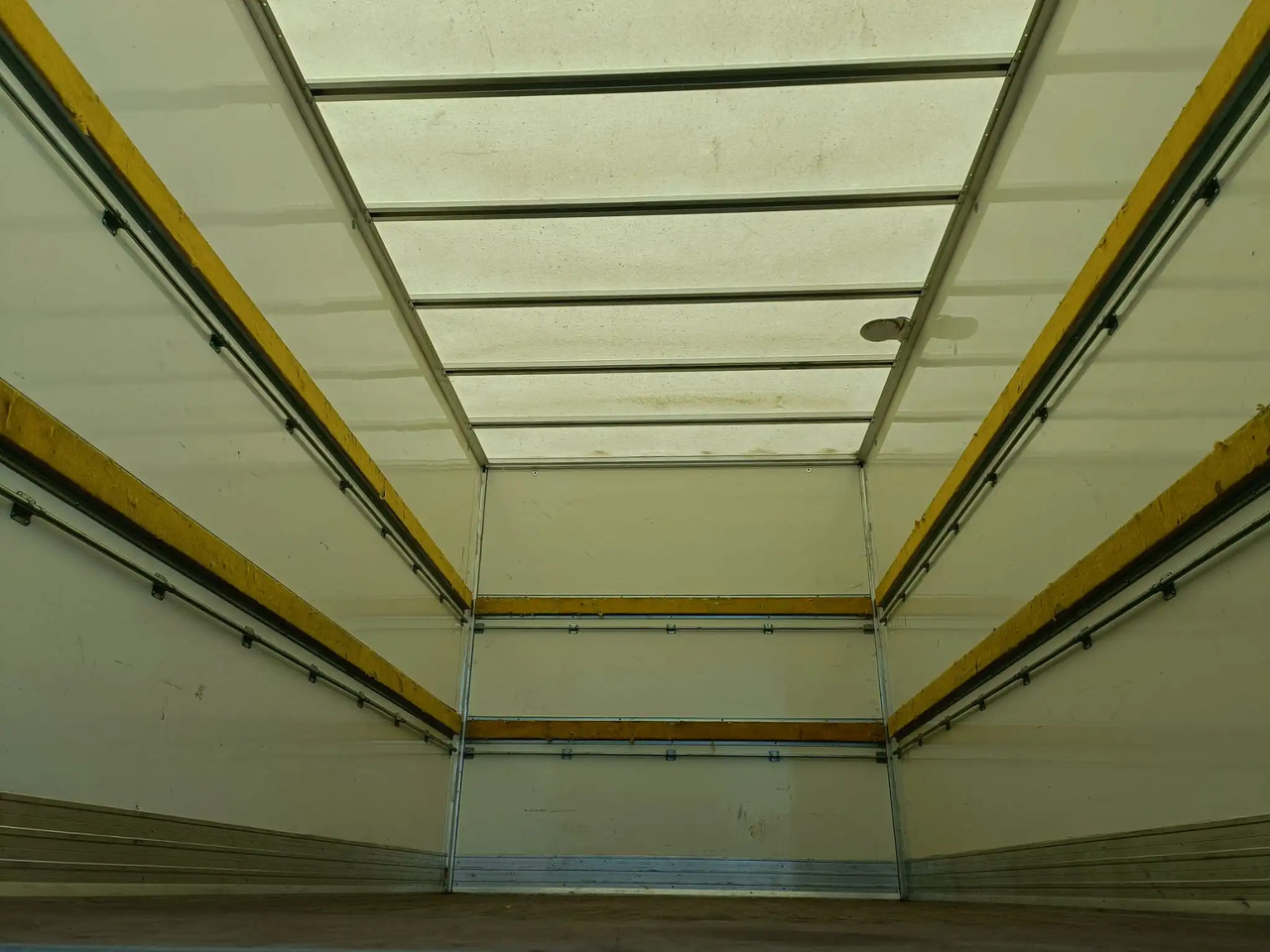 FURGONATURA BOX IDEALE PER IVECO DAILY - Skříňová nadstavba: obrázok 3 FURGONATURA BOX IDEALE PER IVECO DAILY - Skříňová nadstavba: obrázok 3