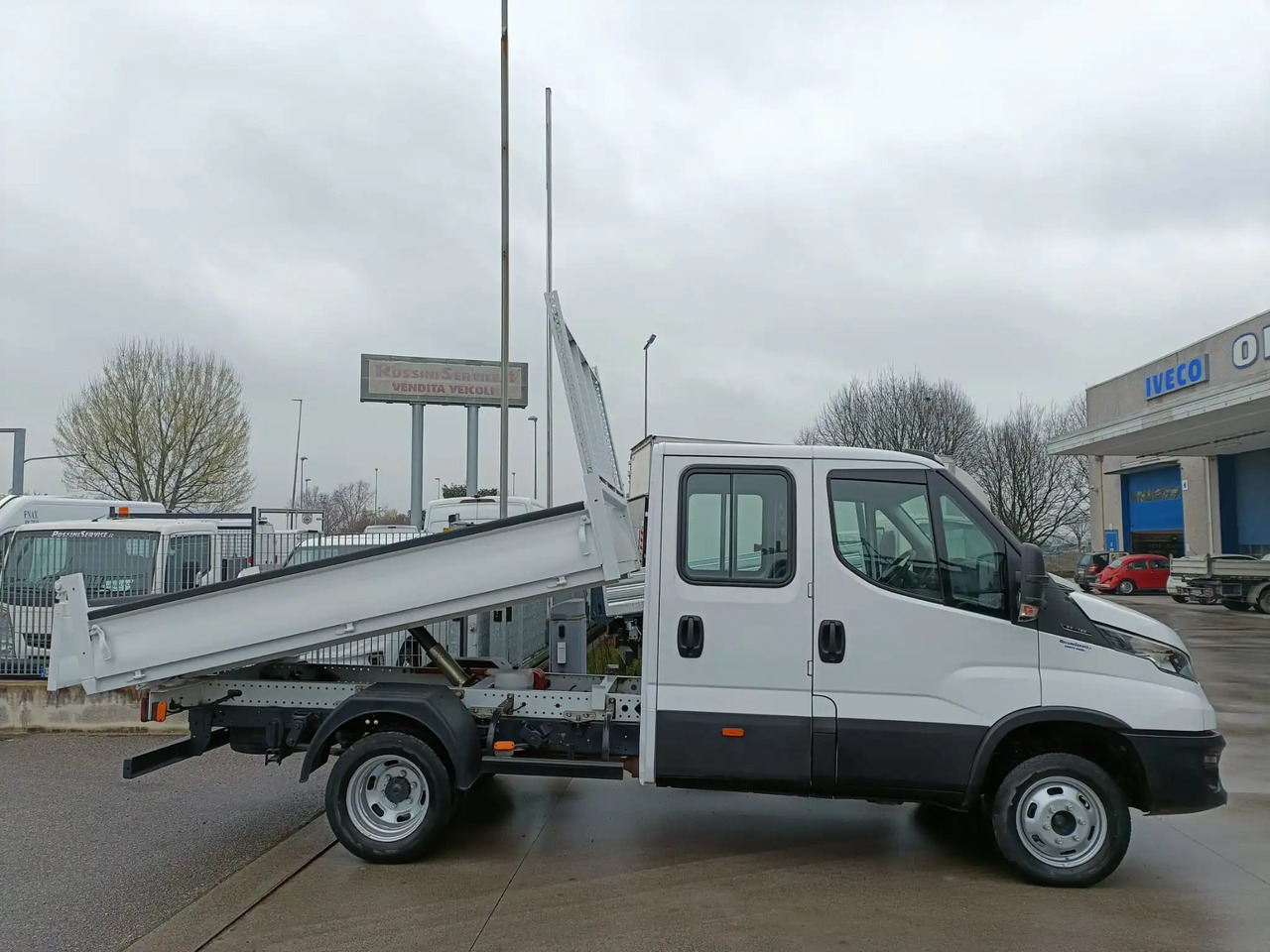 IVECO DAILY 35C14 DOPPIA CABINA RIBALTABILE 2.3 - Dodávka sklápač: obrázok 3 IVECO DAILY 35C14 DOPPIA CABINA RIBALTABILE 2.3 - Dodávka sklápač: obrázok 3