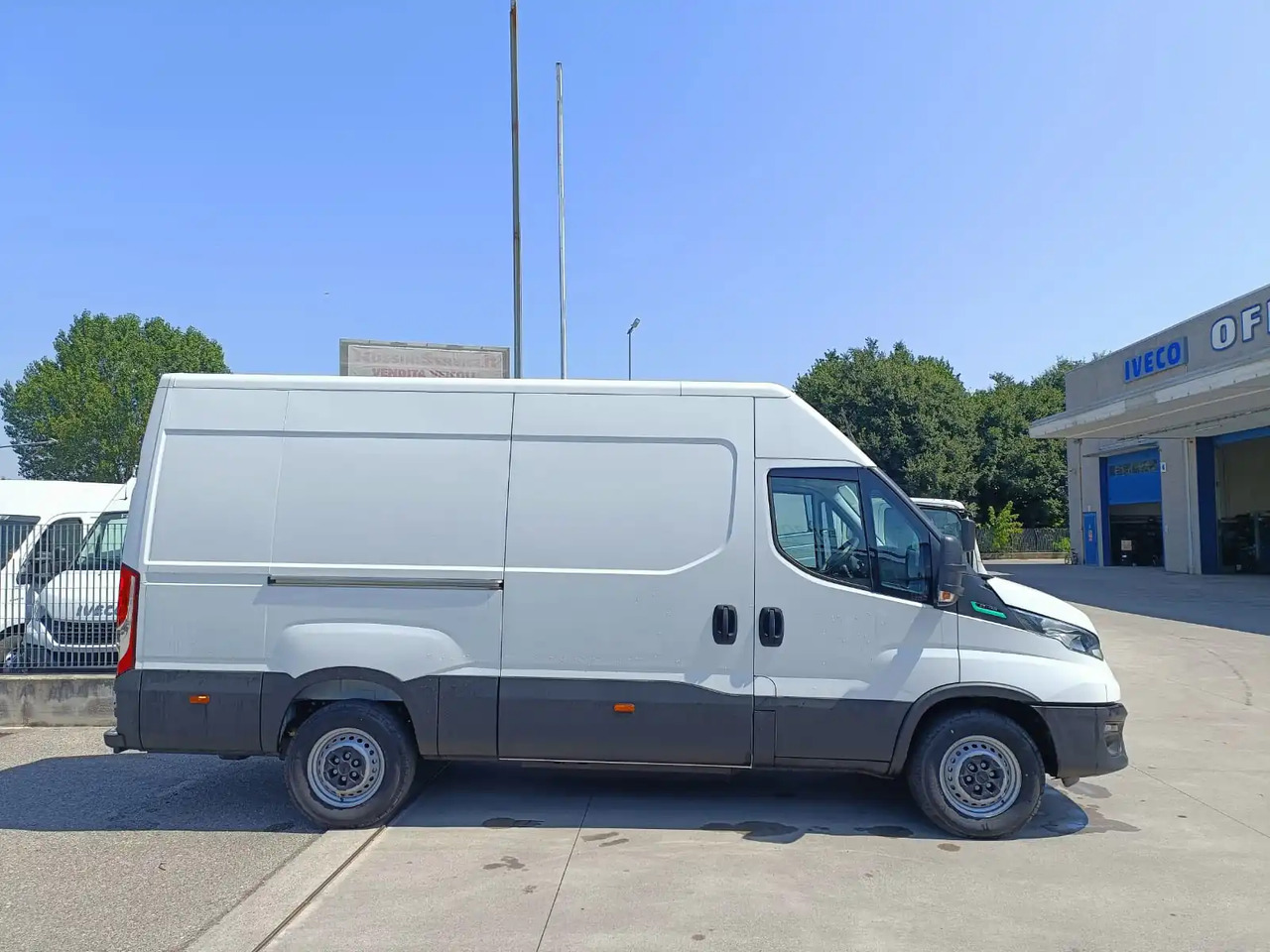 IVECO DAILY 35S14 L2H2 CNG METANO KM 0 - Furgon: obrázok 4 IVECO DAILY 35S14 L2H2 CNG METANO KM 0 - Furgon: obrázok 4