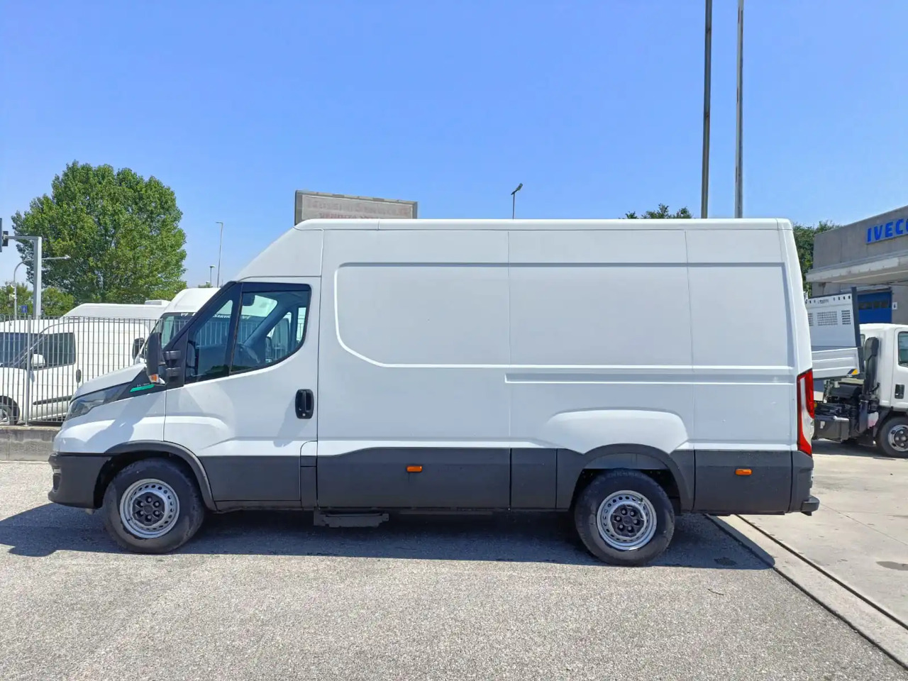 IVECO DAILY 35S14 L2H2 CNG METANO KM 0 - Furgon: obrázok 5 IVECO DAILY 35S14 L2H2 CNG METANO KM 0 - Furgon: obrázok 5