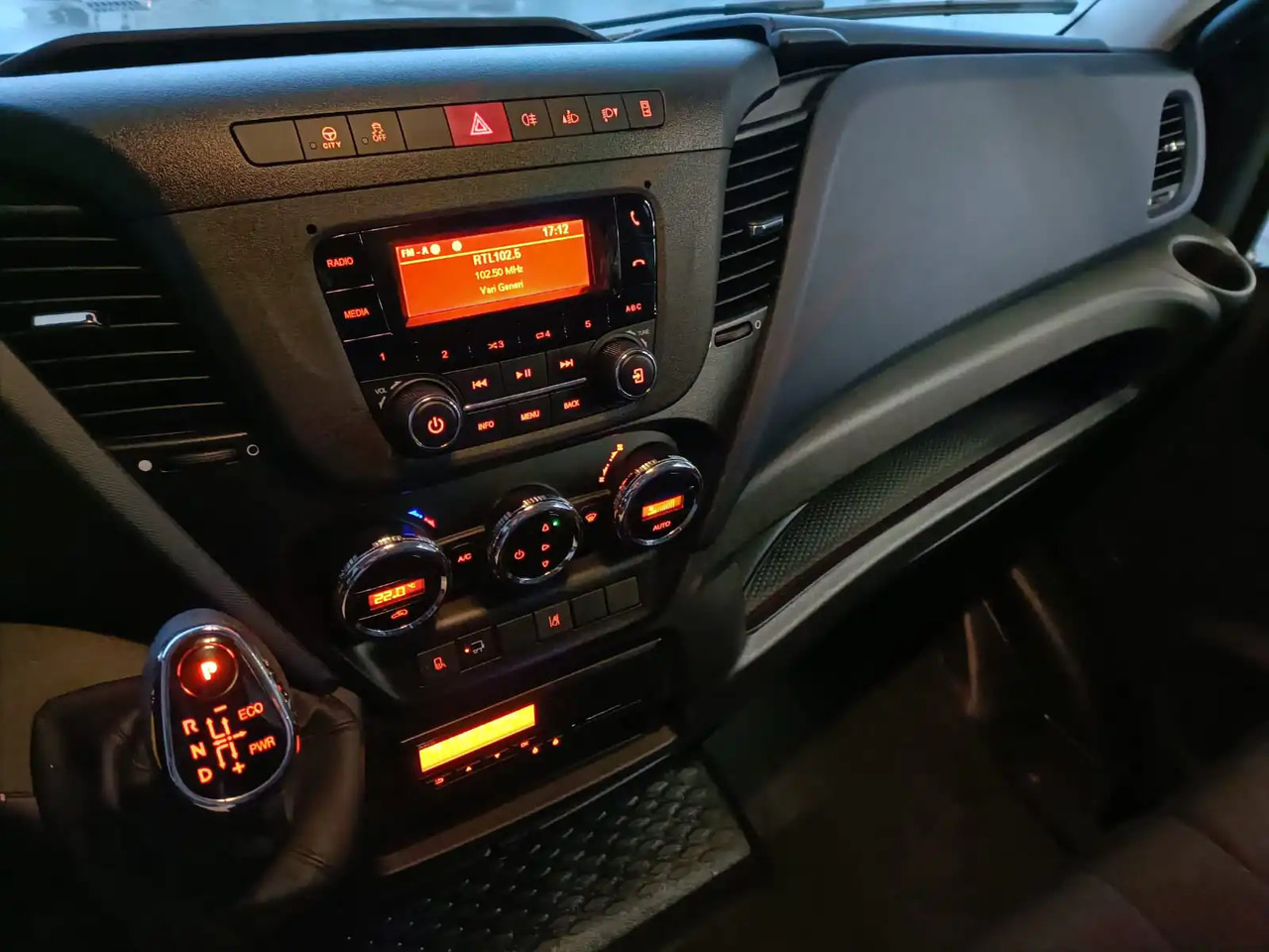 IVECO DAILY 72C18 72.180 HI P - Skříňový nákladní auto: obrázok 5 IVECO DAILY 72C18 72.180 HI P - Skříňový nákladní auto: obrázok 5