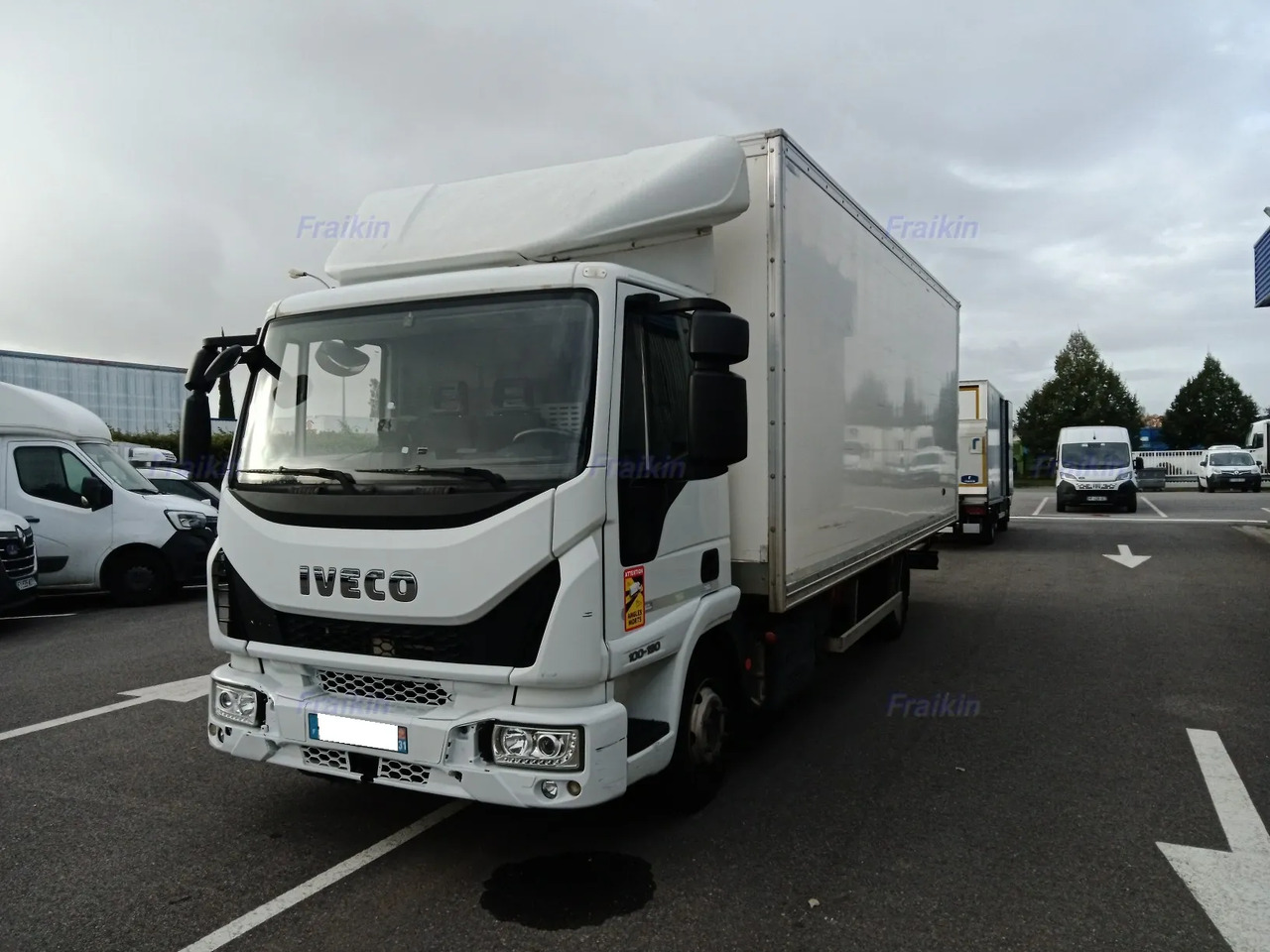 IVECO EUROCARGO 100E19P - Skříňový nákladní auto: obrázok 2 IVECO EUROCARGO 100E19P - Skříňový nákladní auto: obrázok 2