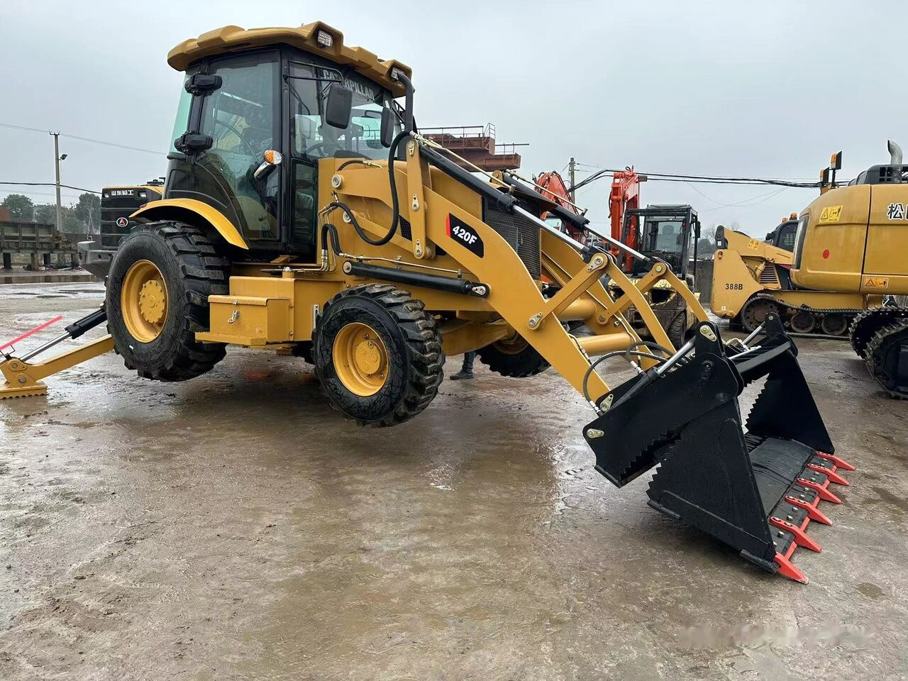 Caterpillar 420F - Rýpadlo-nakladač: obrázok 1 Caterpillar 420F - Rýpadlo-nakladač: obrázok 1