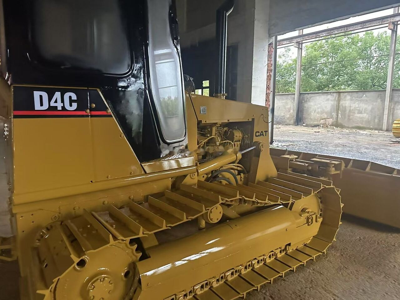 Caterpillar D4C - Buldozér: obrázok 5 Caterpillar D4C - Buldozér: obrázok 5