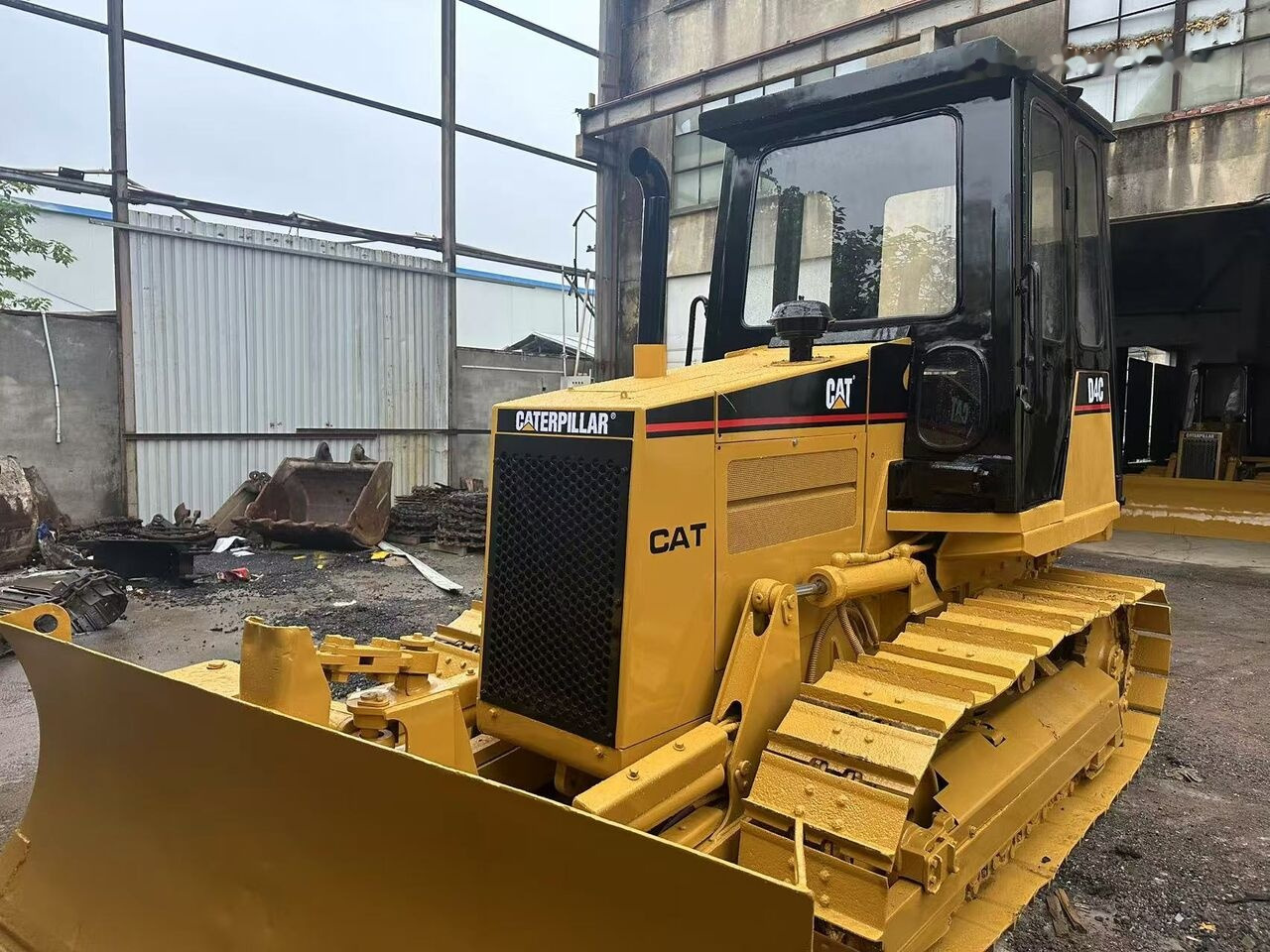 Caterpillar D4C - Buldozér: obrázok 3 Caterpillar D4C - Buldozér: obrázok 3