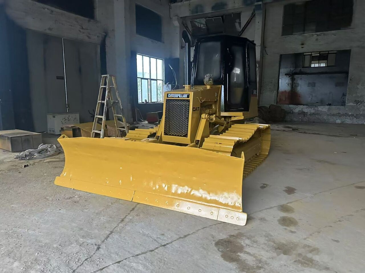 Caterpillar D4C - Buldozér: obrázok 4 Caterpillar D4C - Buldozér: obrázok 4