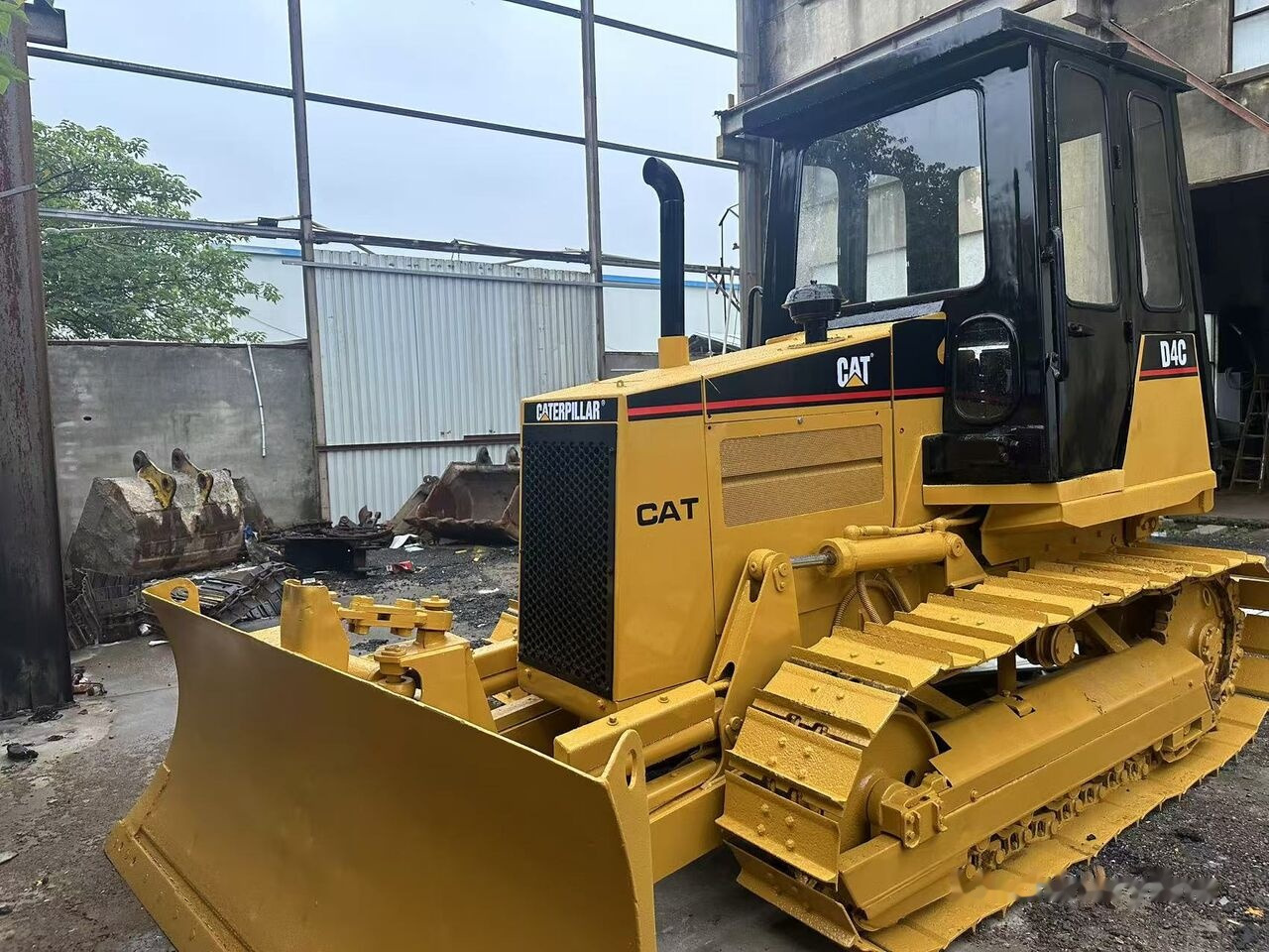 Caterpillar D4C - Buldozér: obrázok 5 Caterpillar D4C - Buldozér: obrázok 5