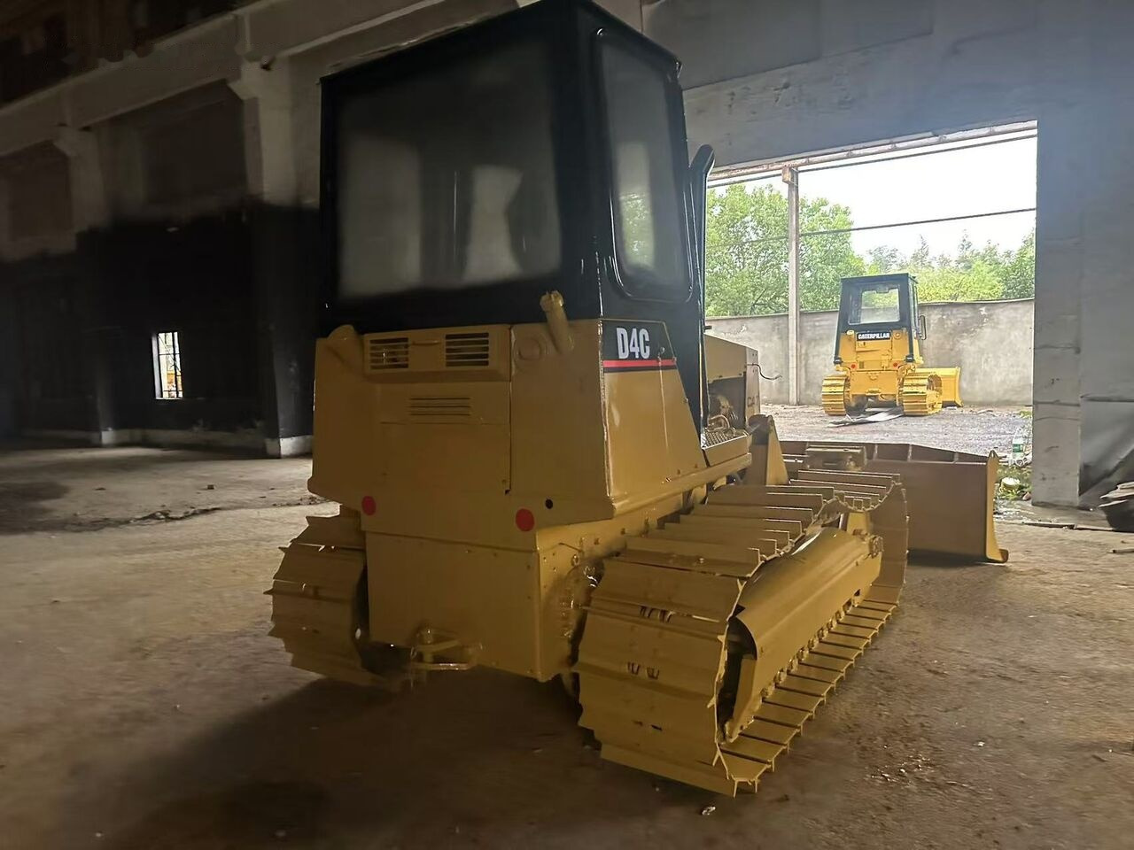 Caterpillar D4C - Buldozér: obrázok 3 Caterpillar D4C - Buldozér: obrázok 3