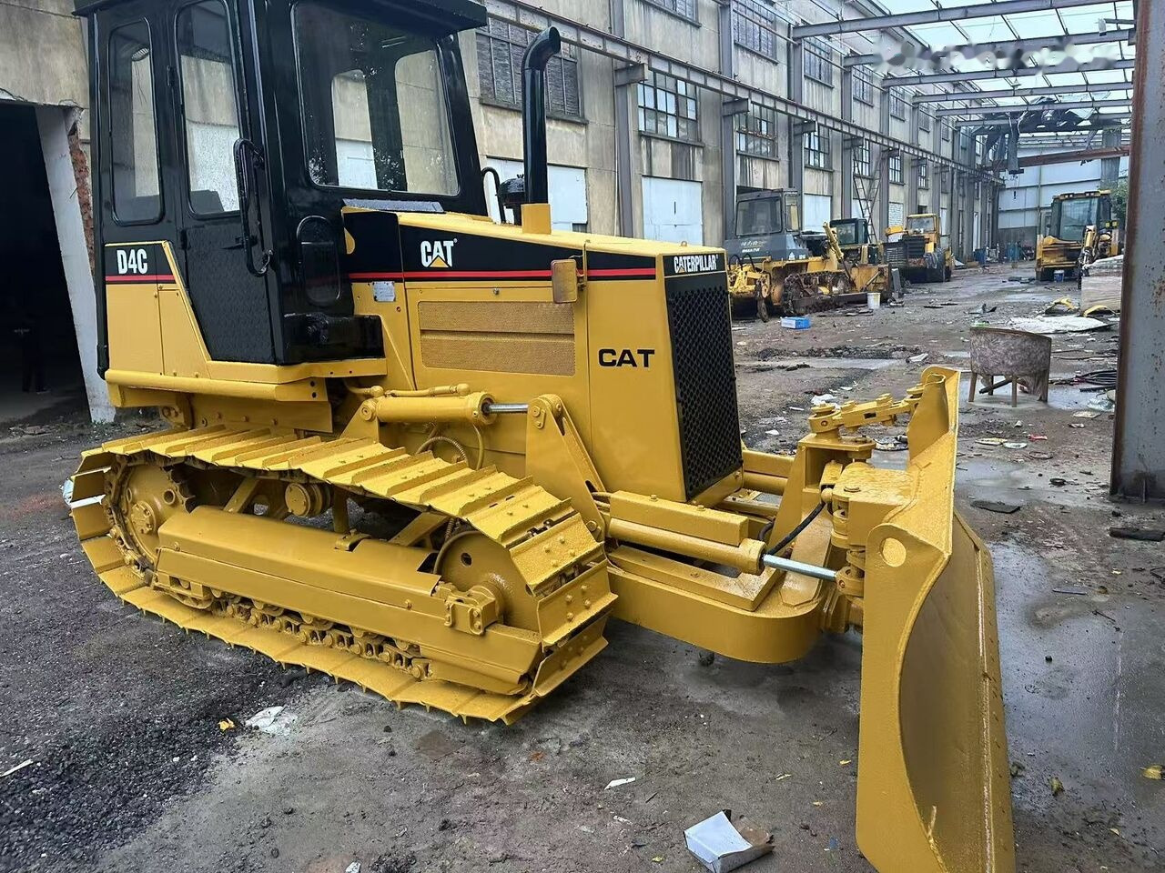 Caterpillar D4C - Buldozér: obrázok 2 Caterpillar D4C - Buldozér: obrázok 2