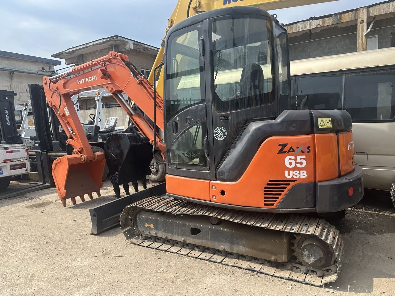 Hitachi ZX65 - Mini rýpadlo: obrázok 5 Hitachi ZX65 - Mini rýpadlo: obrázok 5