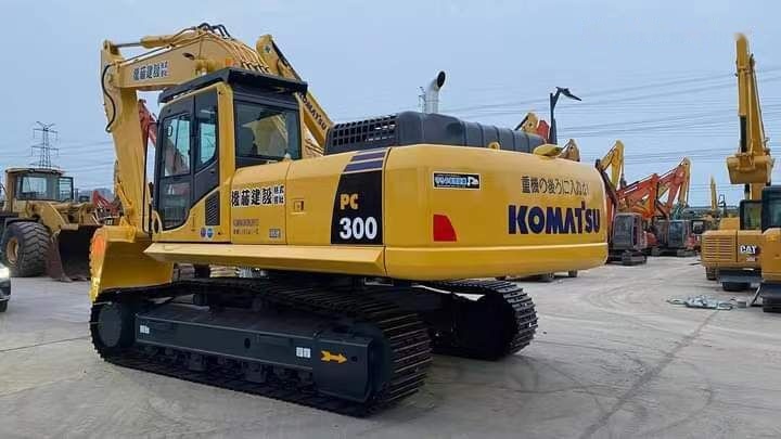 Komatsu PC300 - Pásové rýpadlo: obrázok 3 Komatsu PC300 - Pásové rýpadlo: obrázok 3