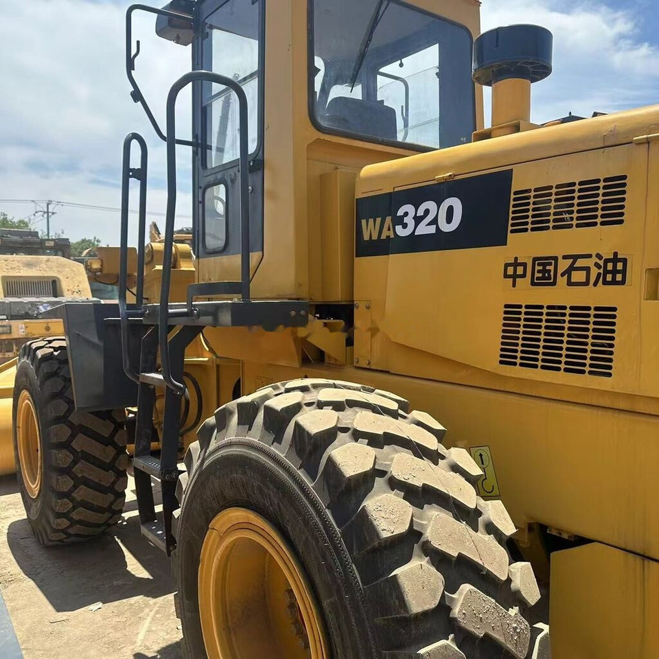 Komatsu WA320 - Kolesový nakladač: obrázok 4 Komatsu WA320 - Kolesový nakladač: obrázok 4